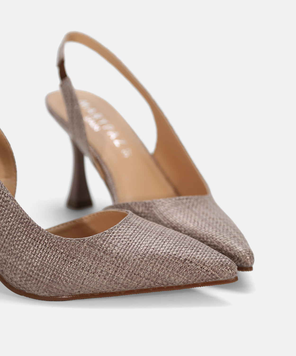 Zapato tac&oacute;n destalonado  image number null